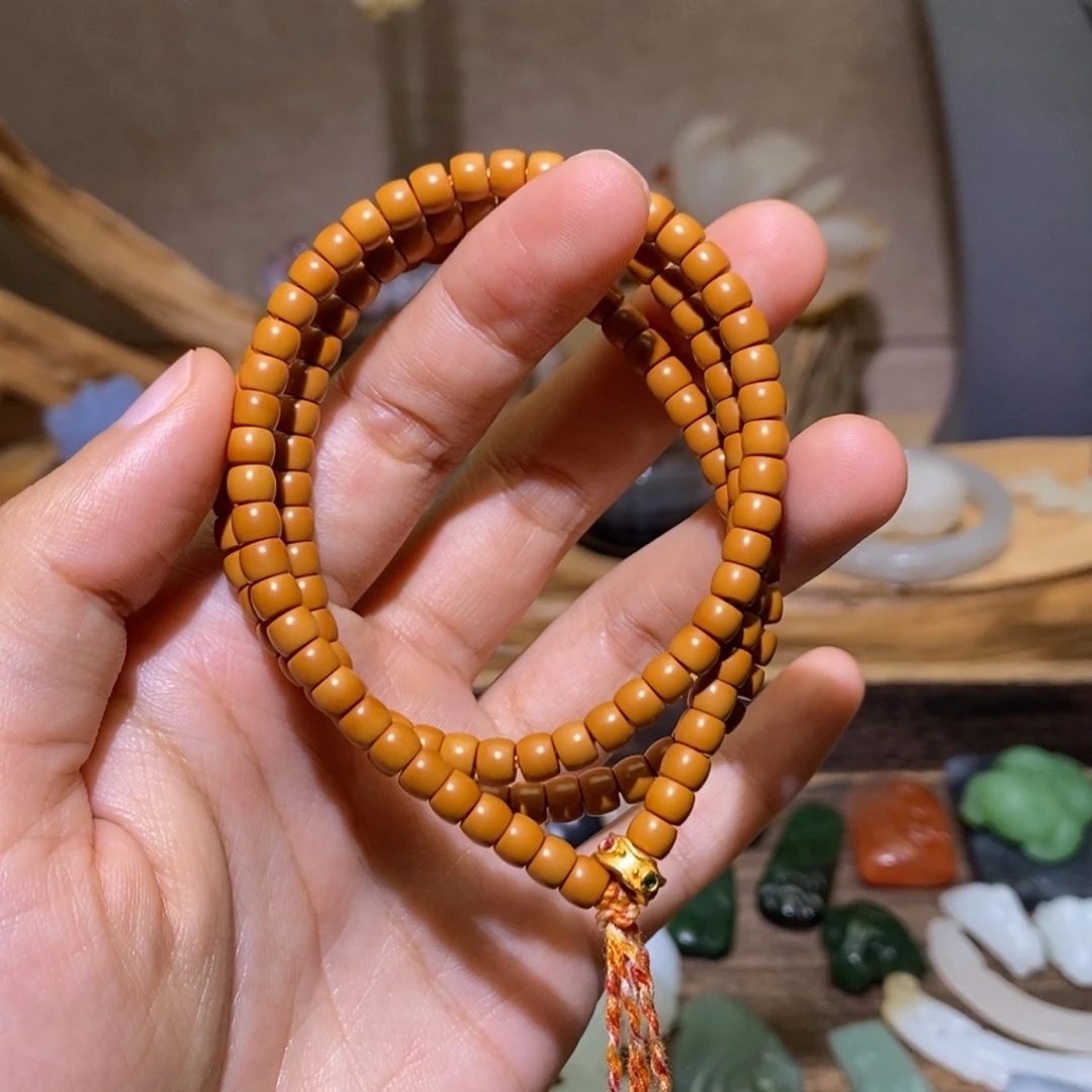 未镶嵌查罗石颈饰?