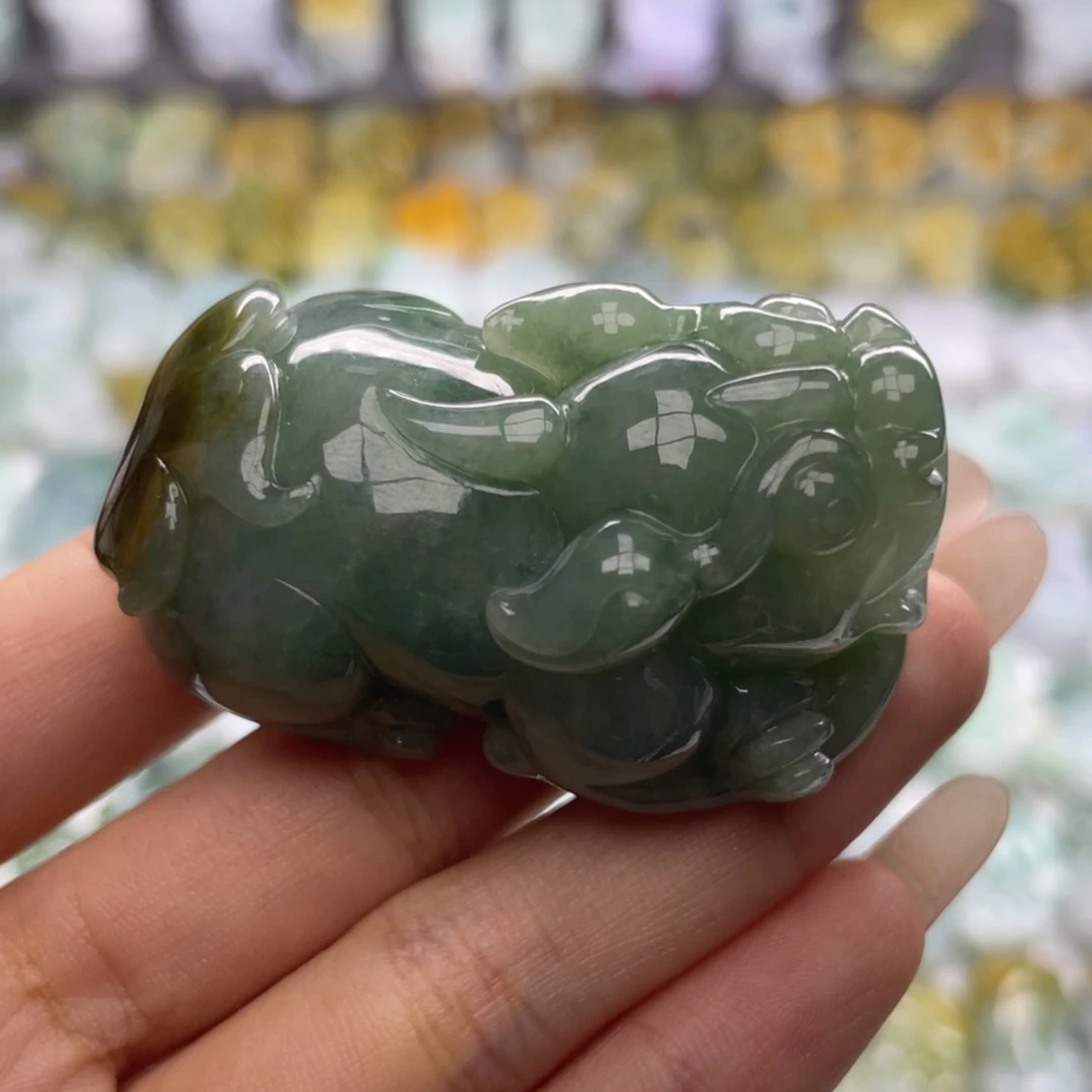 翡翠未镶嵌颈饰貔貅