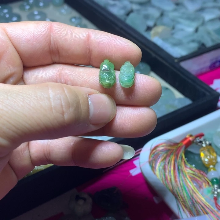 翡翠未镶嵌颈饰貔貅