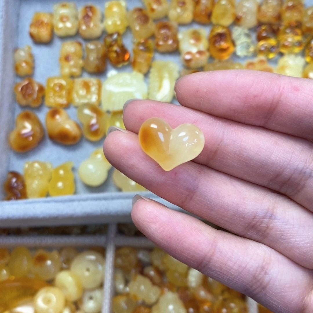 蜜蜡颈饰未镶嵌三****红屁桃