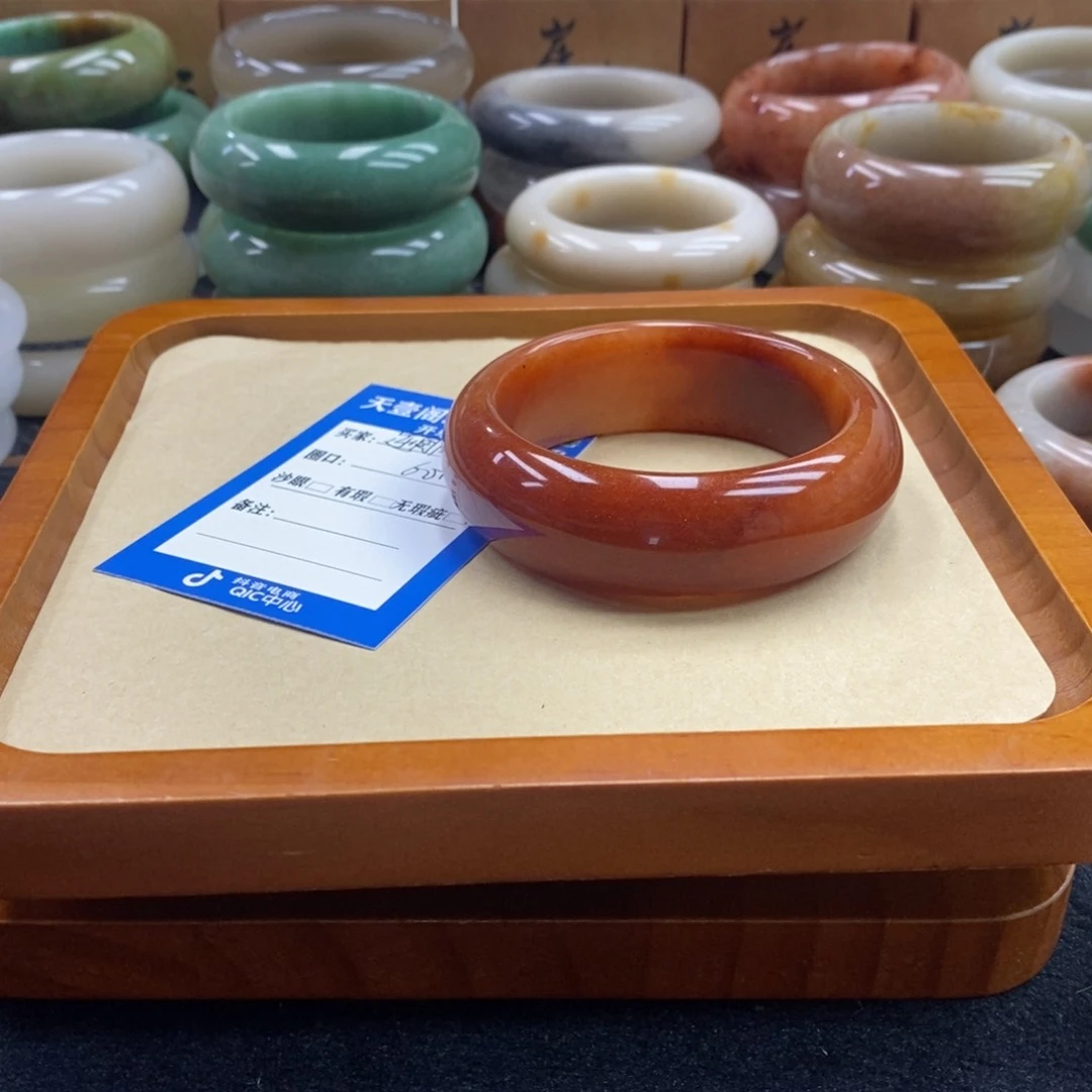 逆***香石英质玉手镯未镶嵌