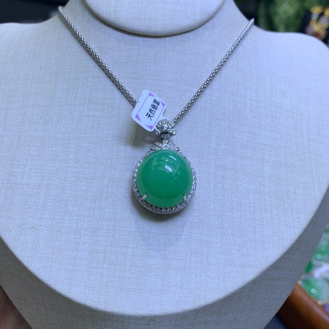 颈饰18K金镶嵌翡翠