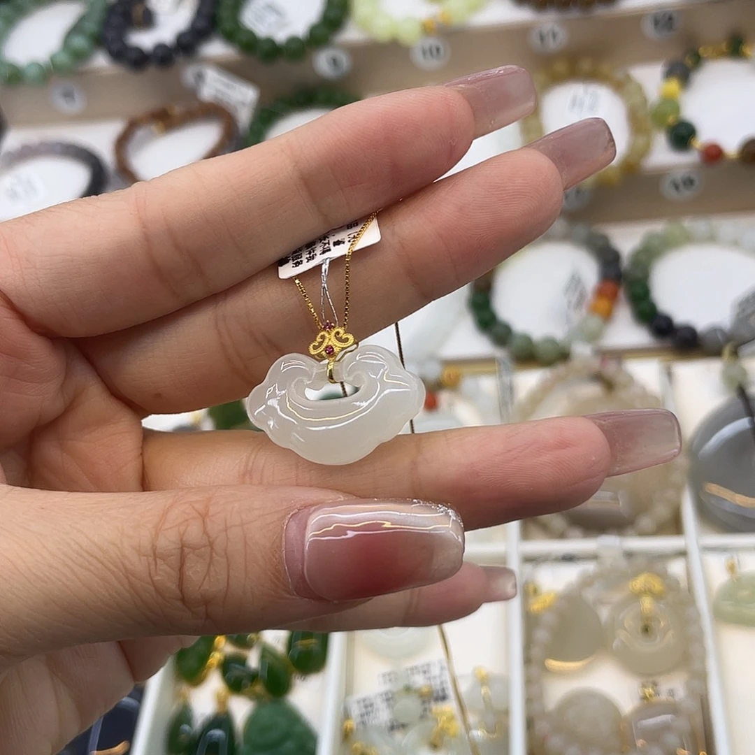 和田玉18K金镶嵌吊坠(赠链)