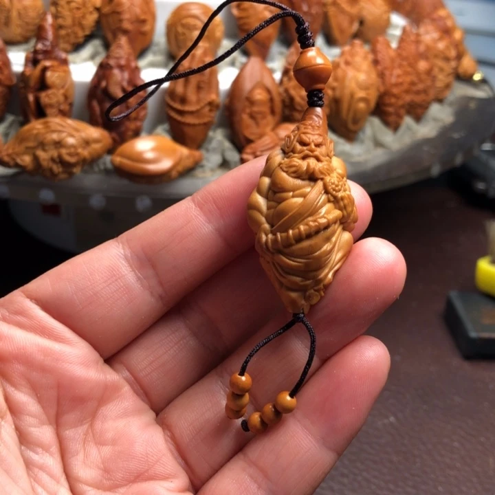 大***腾吊坠橄榄核橄榄核雕刻的手把件