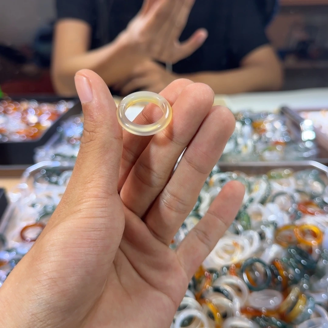 玛瑙/玉髓戒指未镶嵌32号14圈有瑕疵看好下单