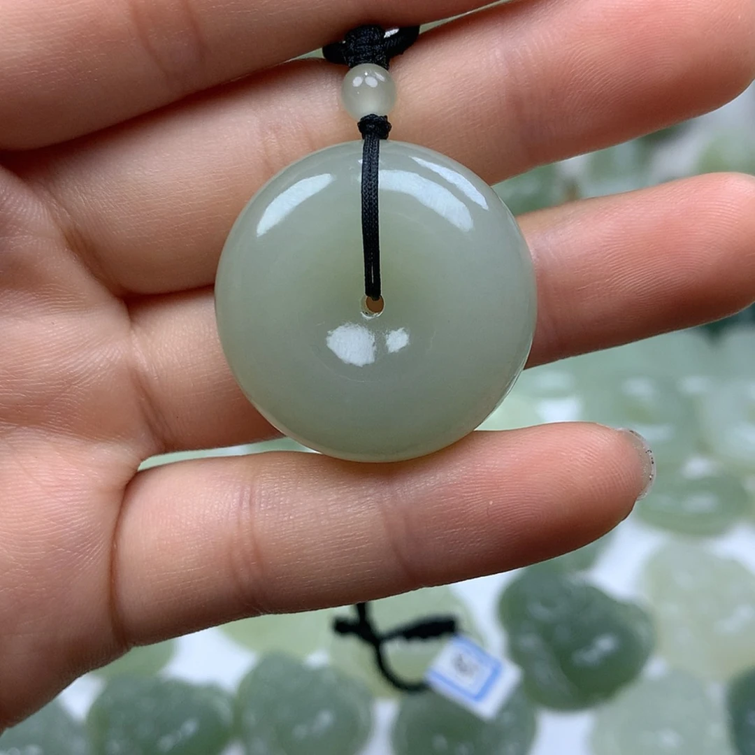 【闪购商品】颈饰未镶嵌和田玉