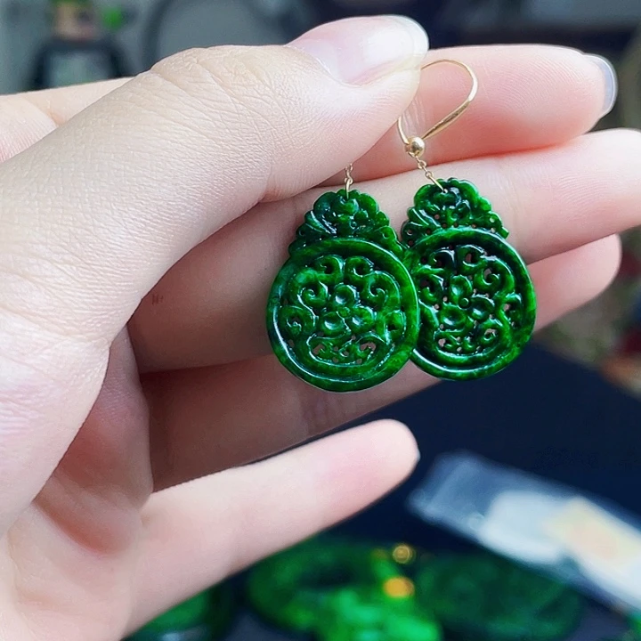 翡翠18K金镶嵌颈饰多样性