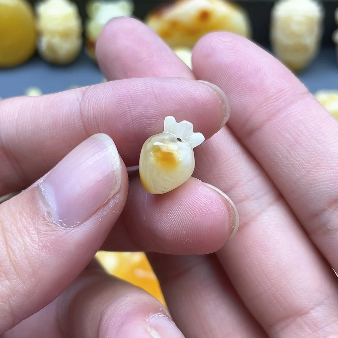 琥珀裸石未镶嵌蜜蜡