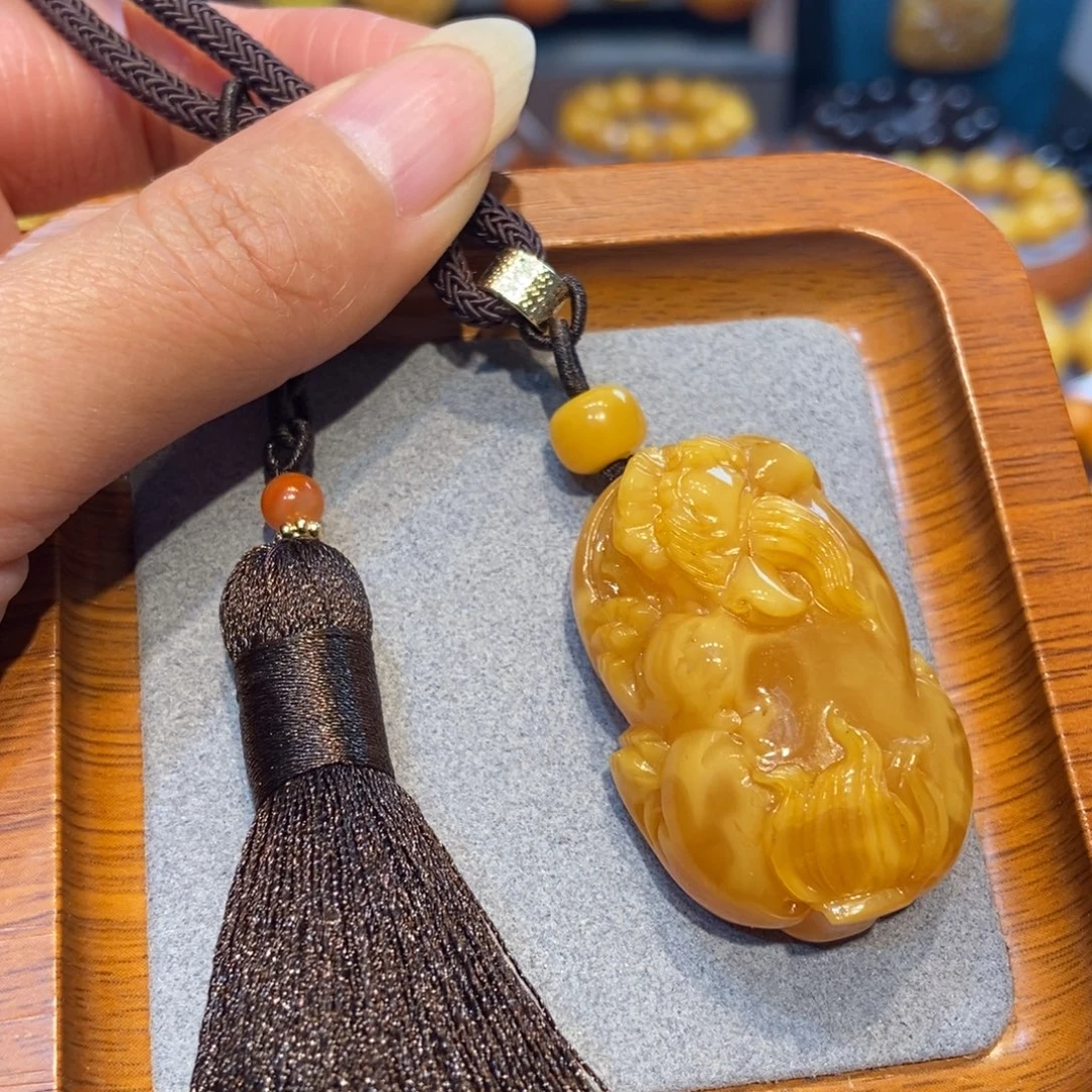 琥珀未镶嵌颈饰蜜蜡