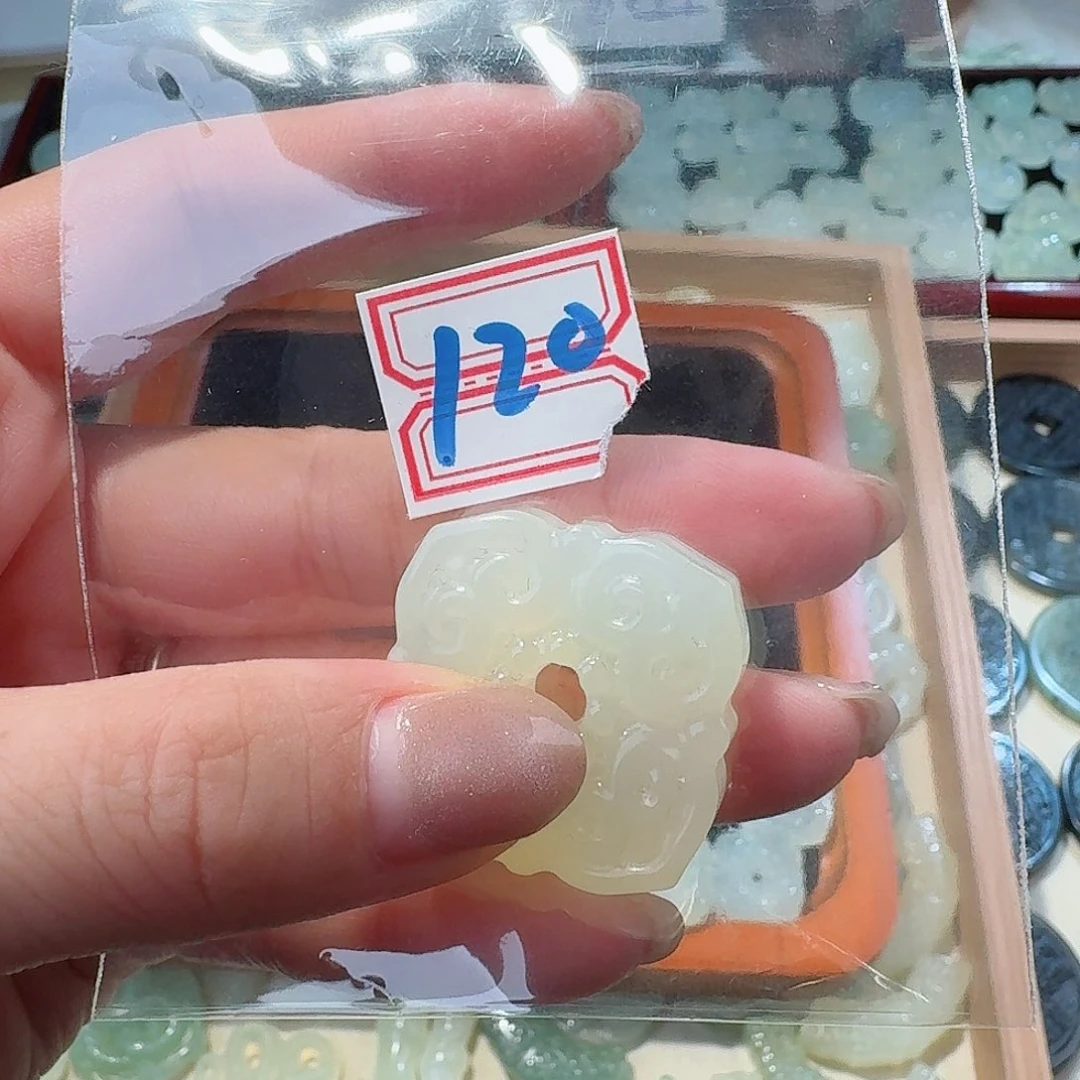 蛇纹石玉颈饰合金精美礼品