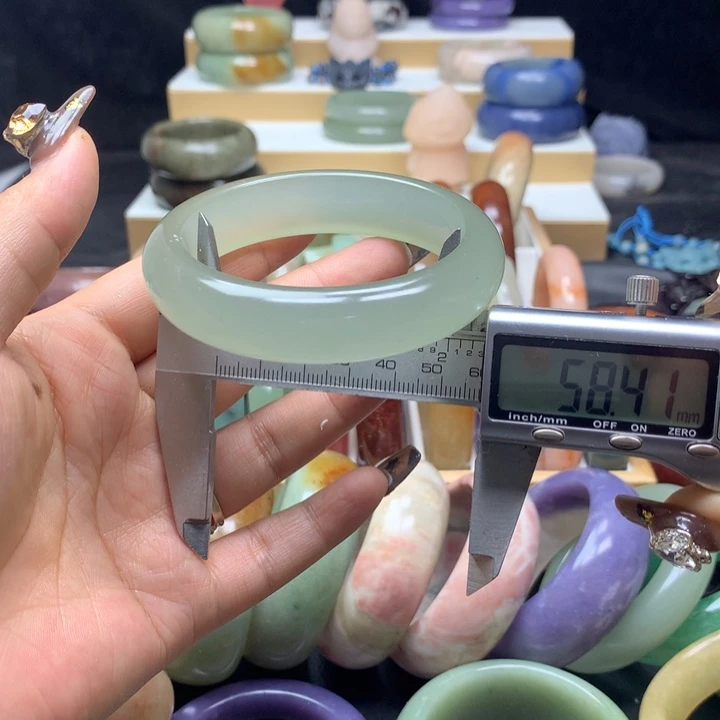 未镶嵌手镯石英质玉