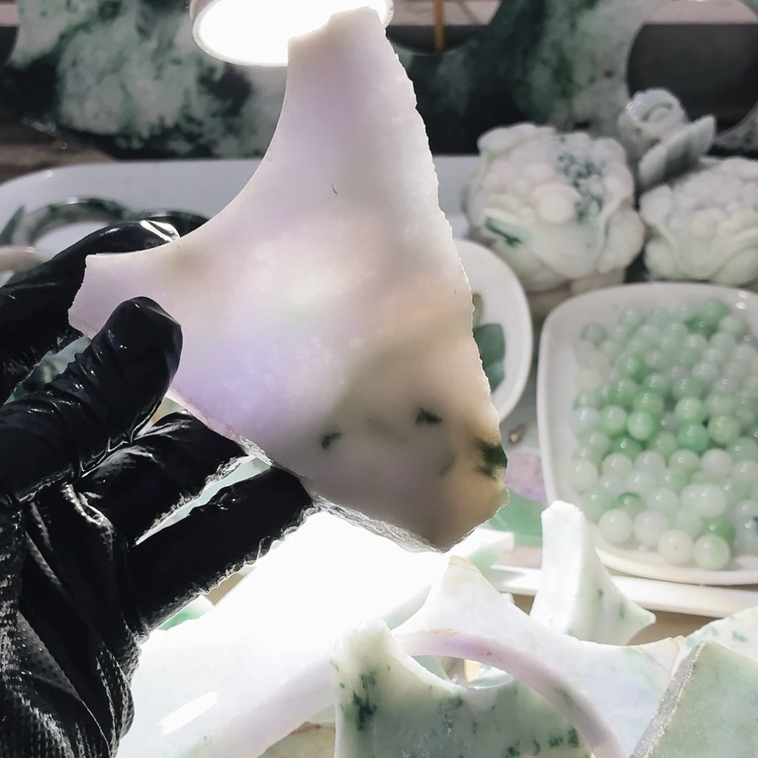 翡翠未镶嵌颈饰边角料