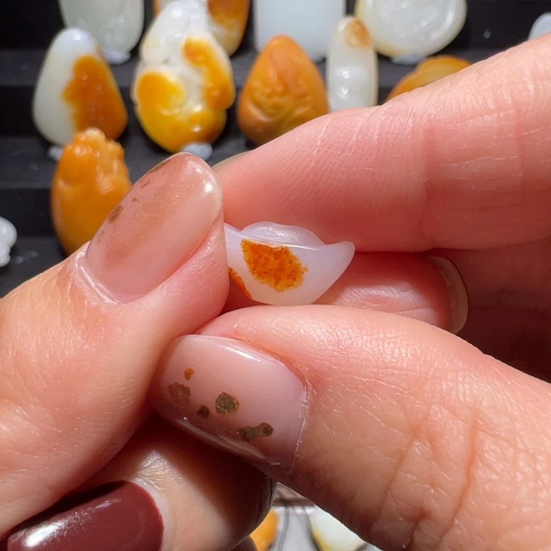 和田玉颈饰未镶嵌红*