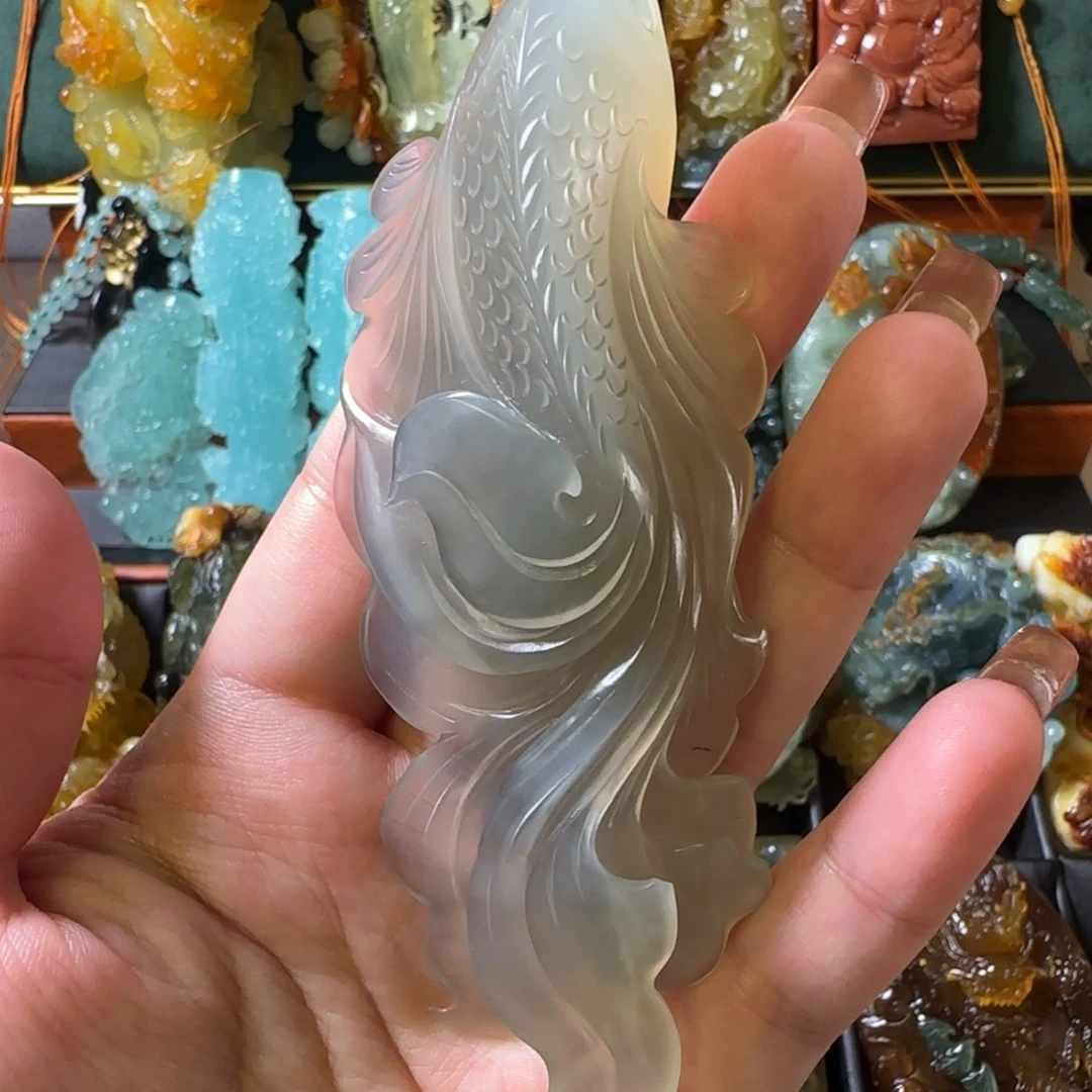 岫玉未镶嵌颈饰鱼