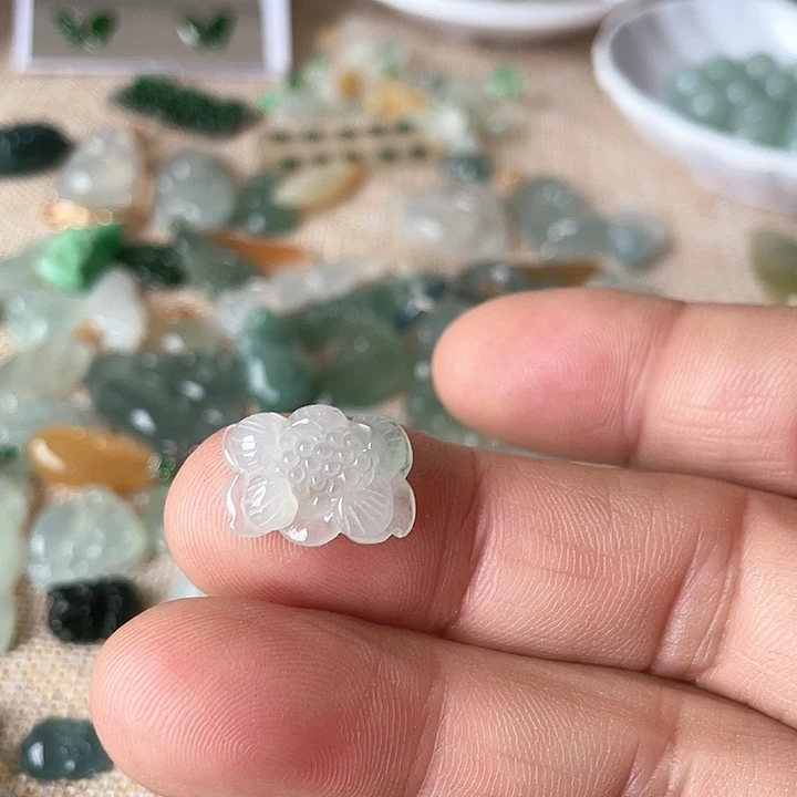 翡翠未镶嵌颈饰19