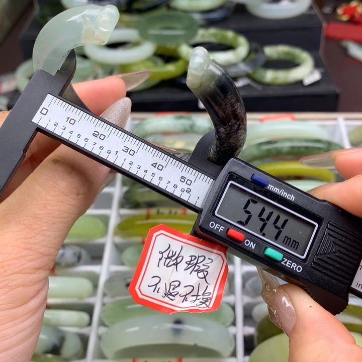 蛇纹石玉未镶嵌手镯1008