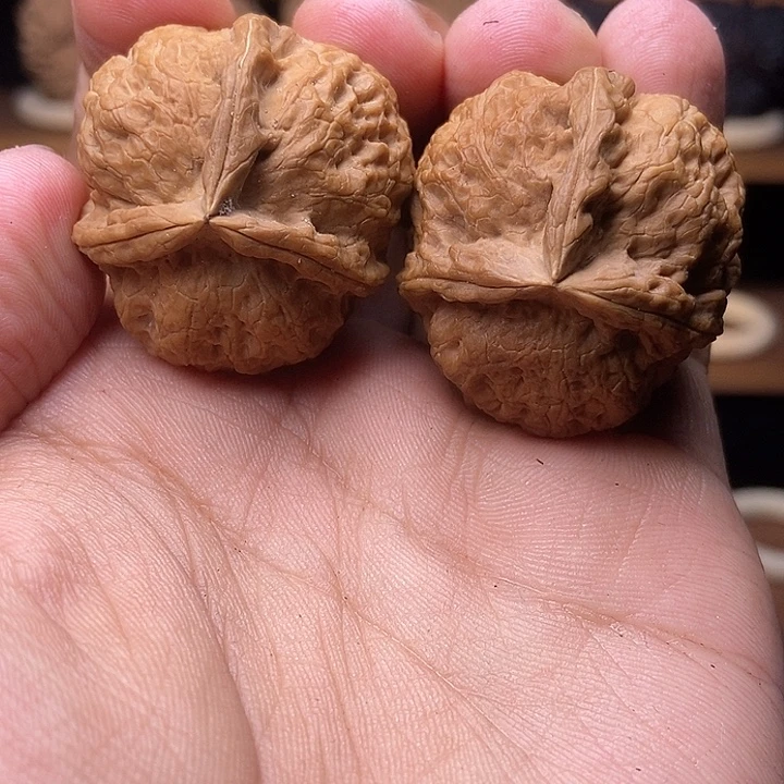 文玩核桃吊坠铁核桃把件三棱