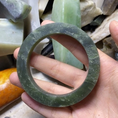 透闪石质玉未镶嵌珠宝半成品