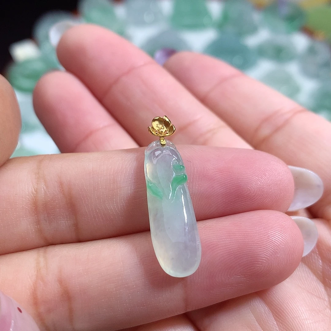 翡翠未镶嵌颈饰福瓜