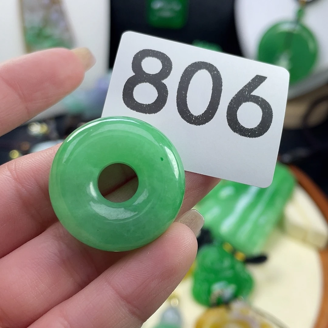 翡翠未镶嵌吊坠(赠链)