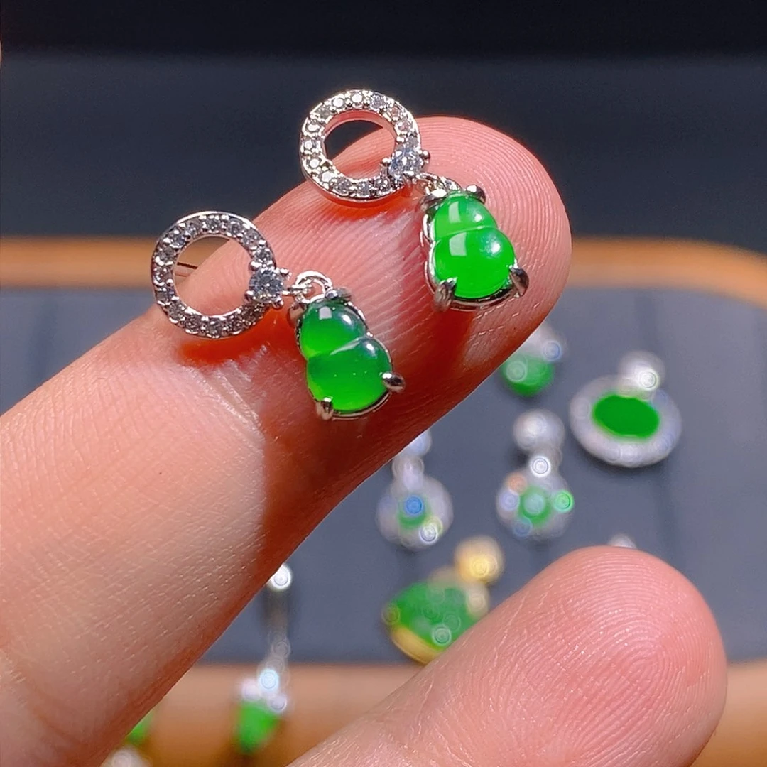 翡翠耳饰未镶嵌