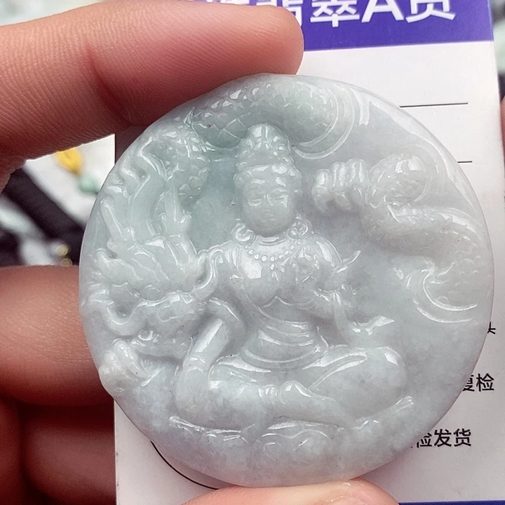 翡翠耳饰未镶嵌翡翠