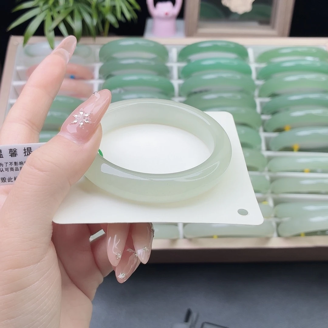 石英质玉未镶嵌手镯