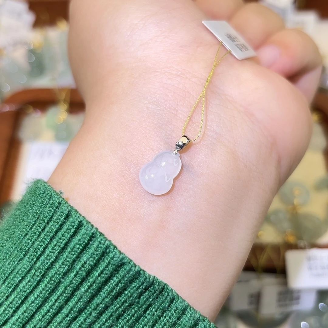 翡翠18K金镶嵌颈饰葫芦