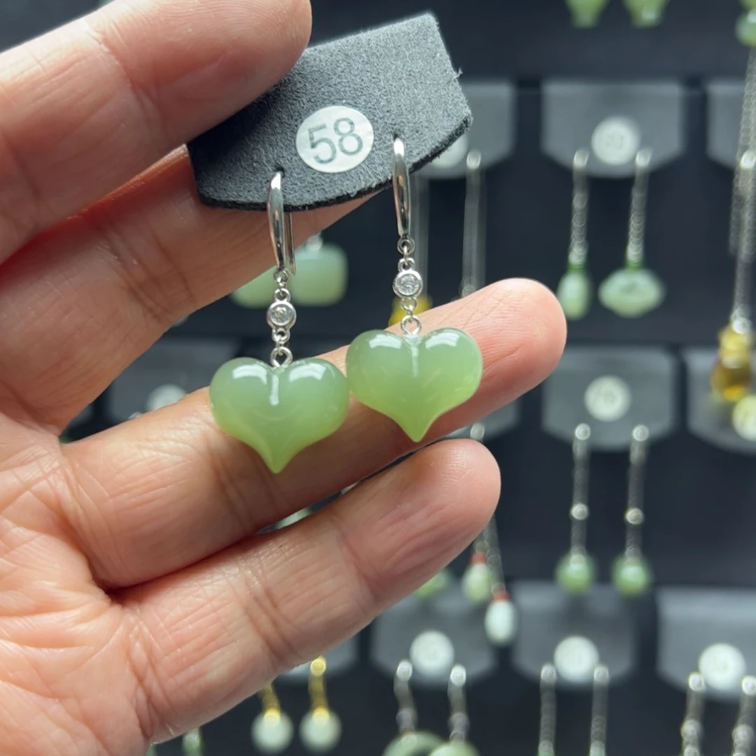 黎***o和田玉银S925镶嵌耳饰