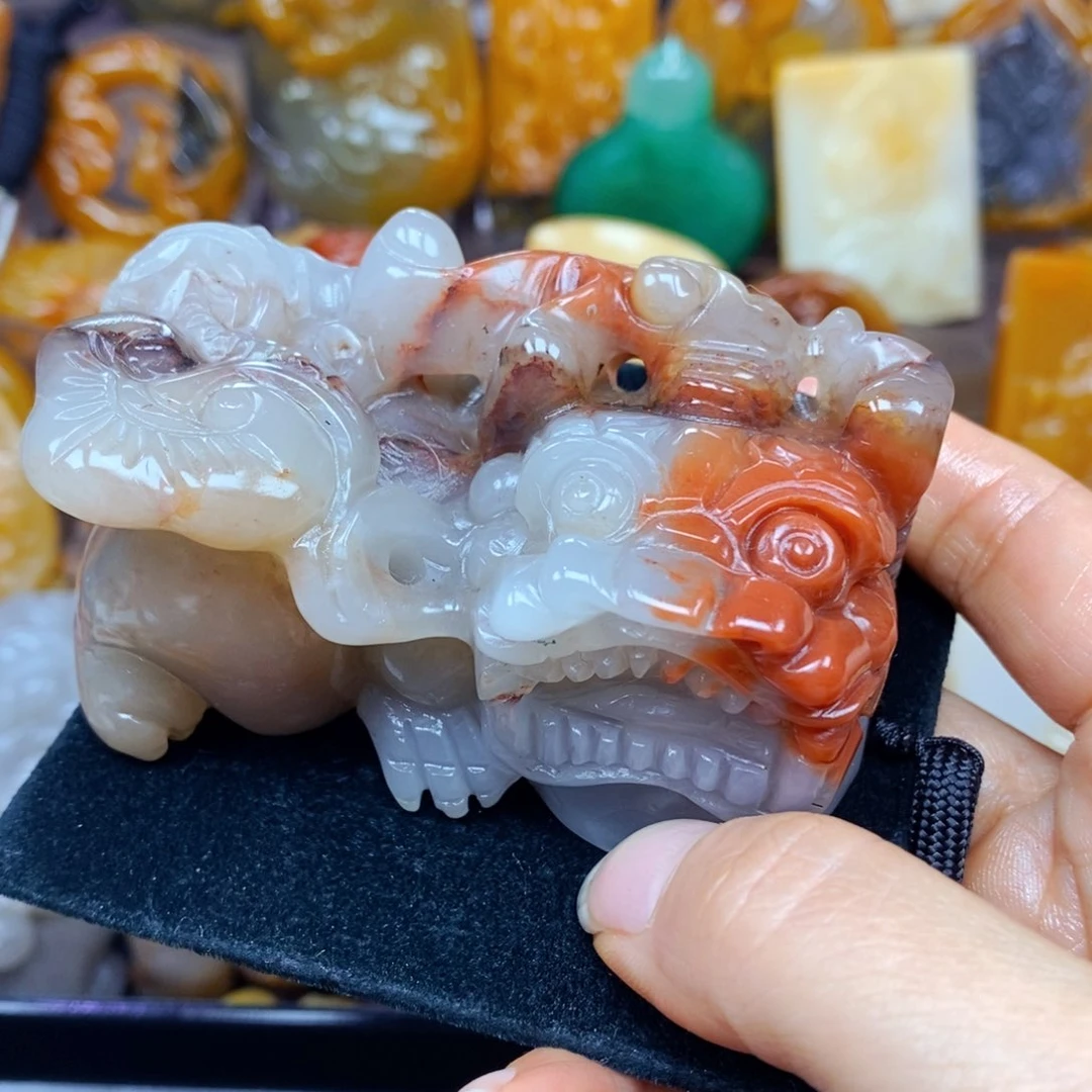 未镶嵌石英质玉（黄龙玉）颈饰