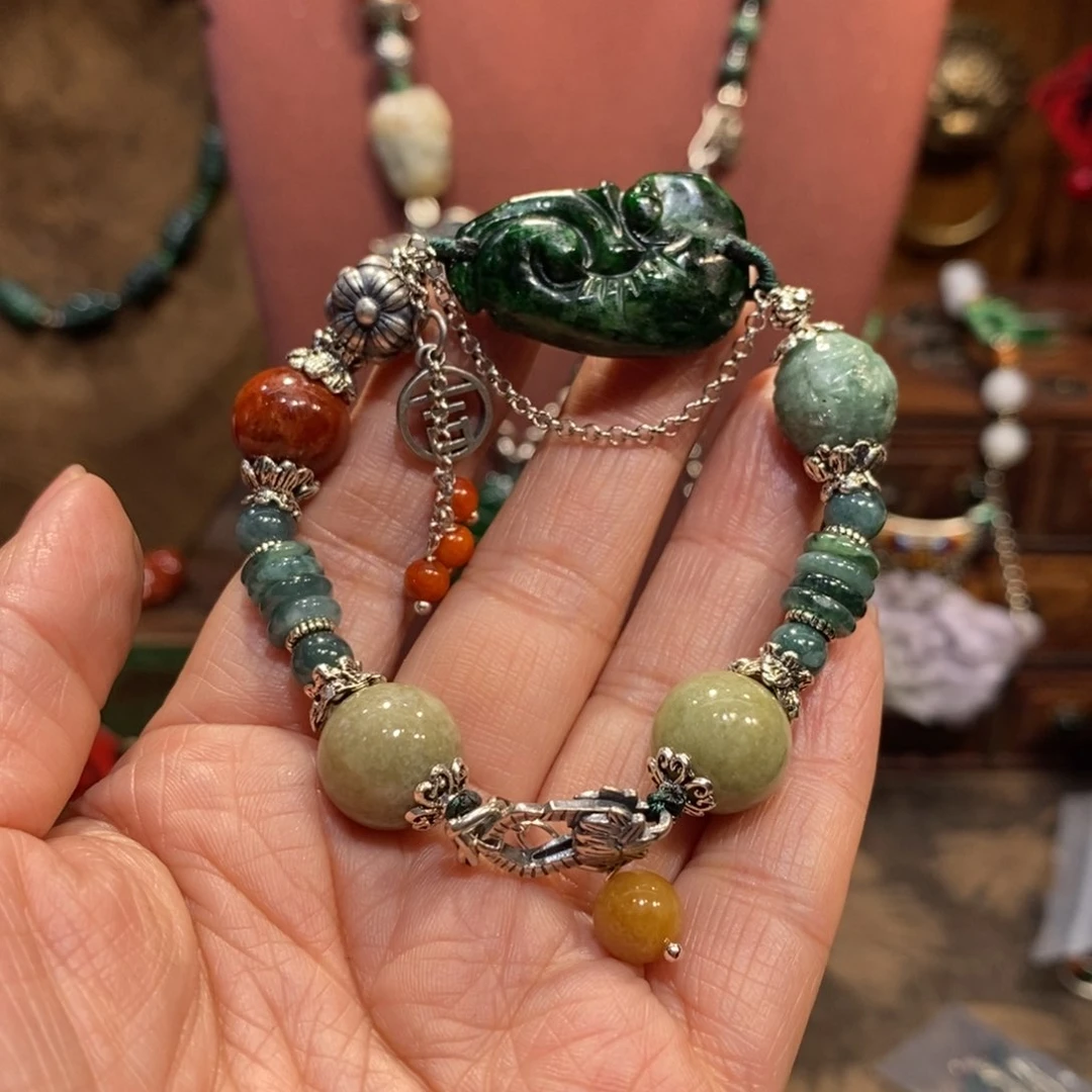 翡翠吊坠(赠链)未镶嵌