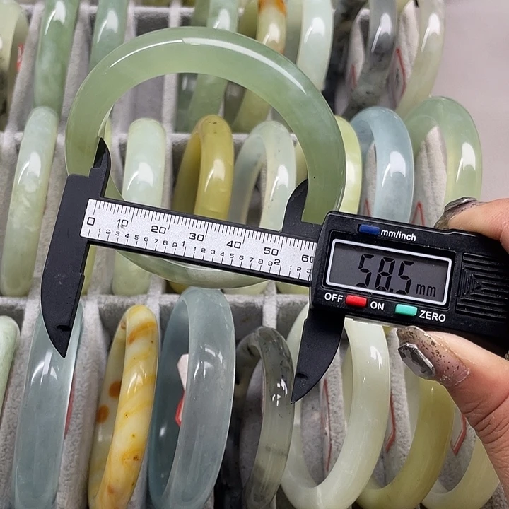 蛇纹石玉未镶嵌手镯96