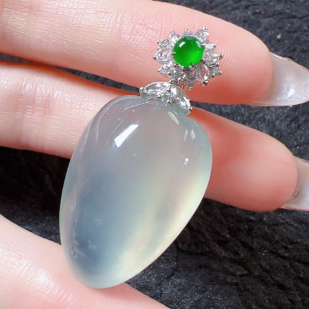 翡翠18K金镶嵌颈饰签收后24小时鉴赏期，过时不退