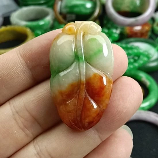 翡翠未镶嵌颈饰翡翠