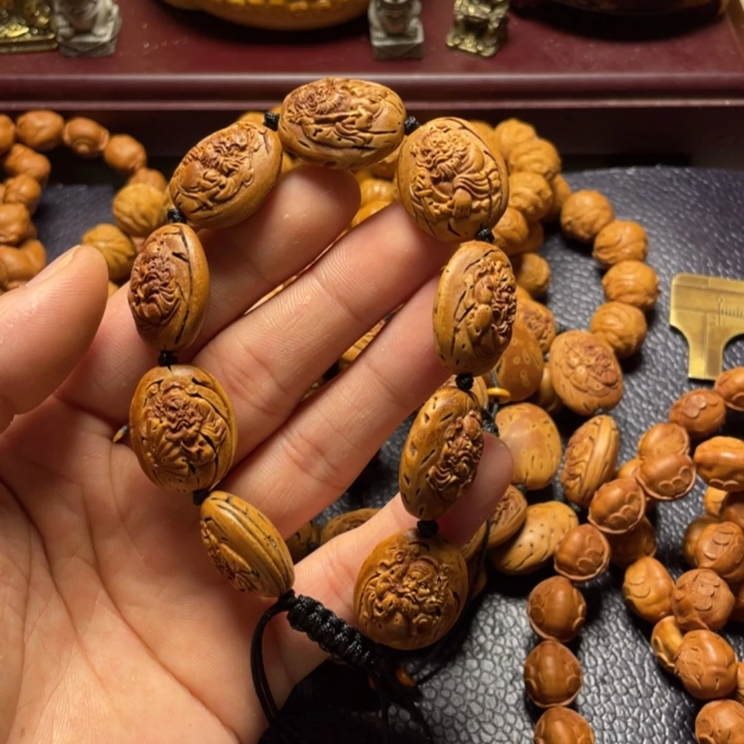 大桃核雕刻瑕疵钟馗