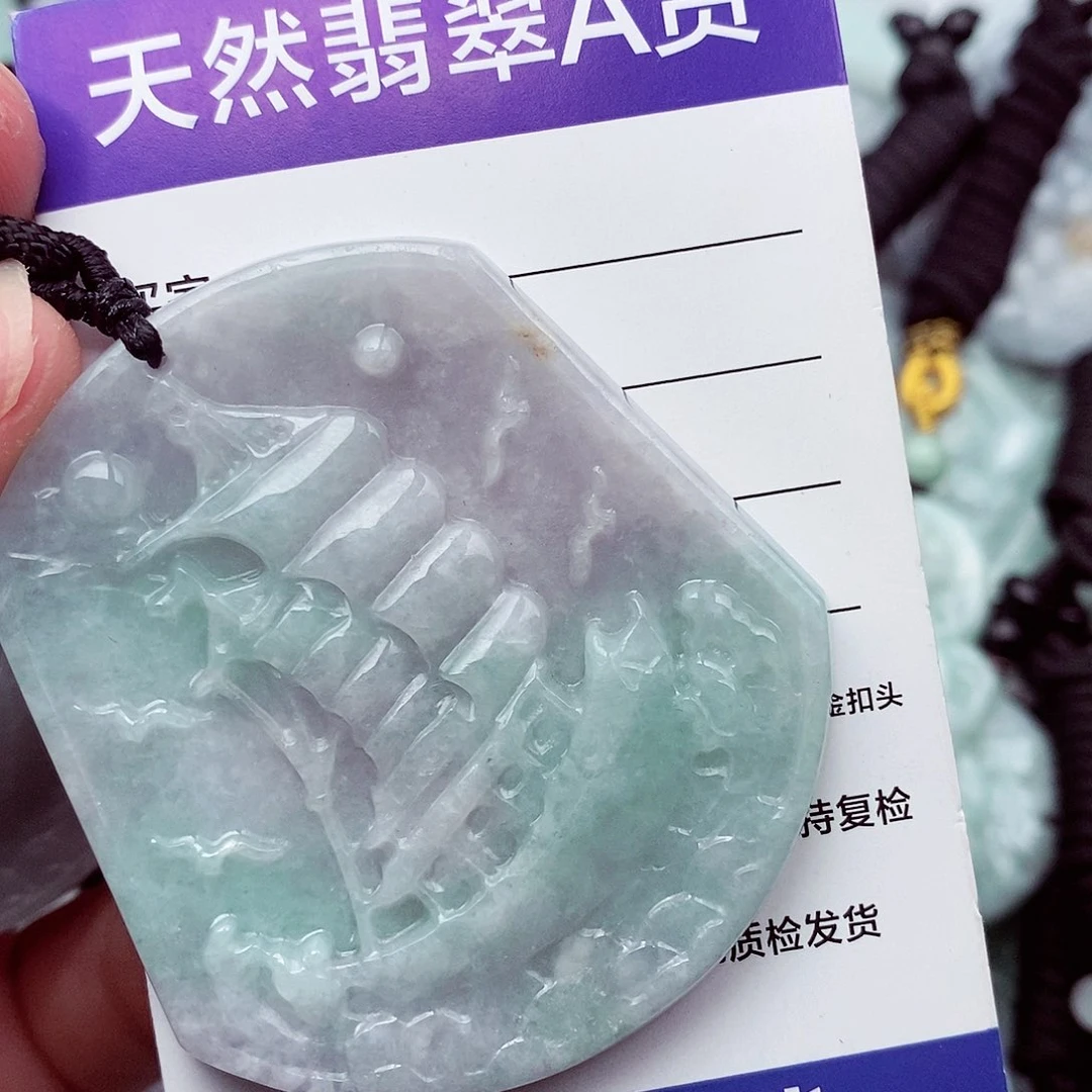 翡翠挂件未镶嵌翡翠