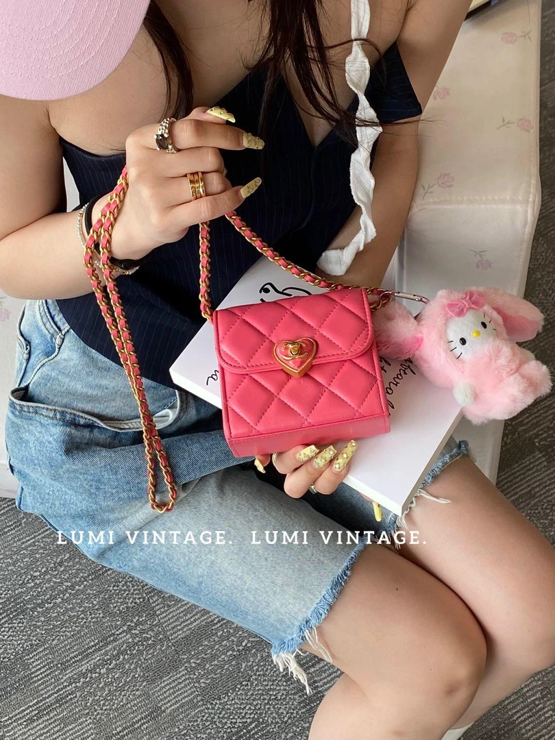 95新 Chanel/香奈儿 玫粉色羊皮珐琅爱心斜挎包42309722