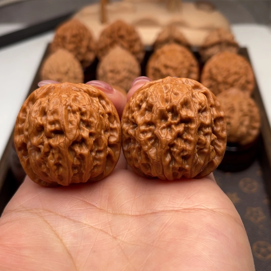 桃核把件雪狮精配34