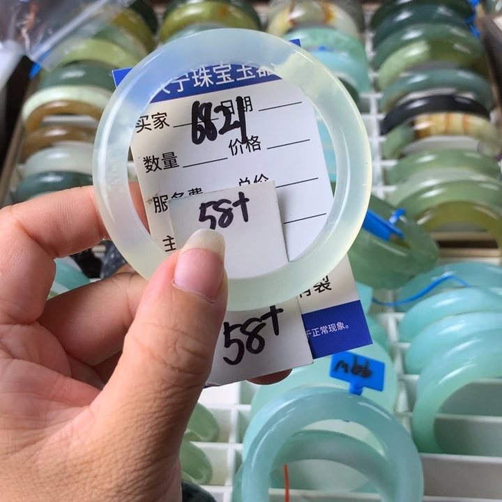 未镶嵌蛇纹石玉手镯r****程6821