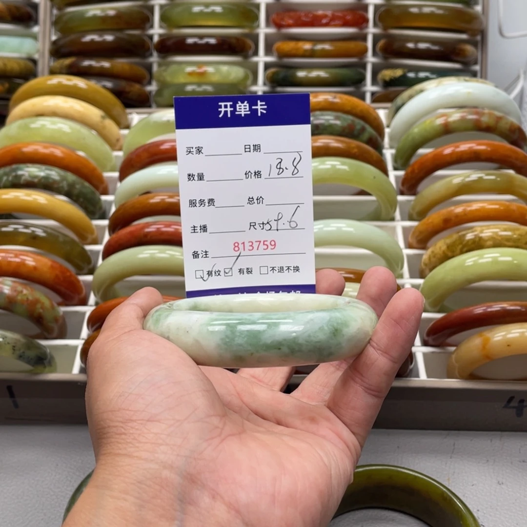 佘***姐蛇纹石玉未镶嵌手镯