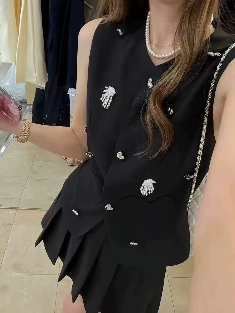 爱心扣小香风套装2025夏季新款气质设计感马甲+高腰百褶裙两件套