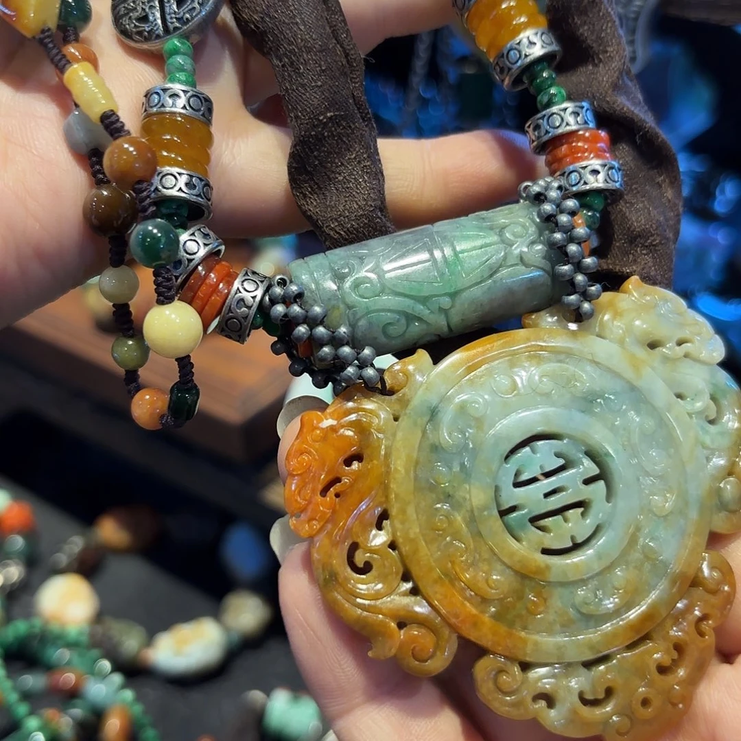 金***展翡翠未镶嵌颈饰原创