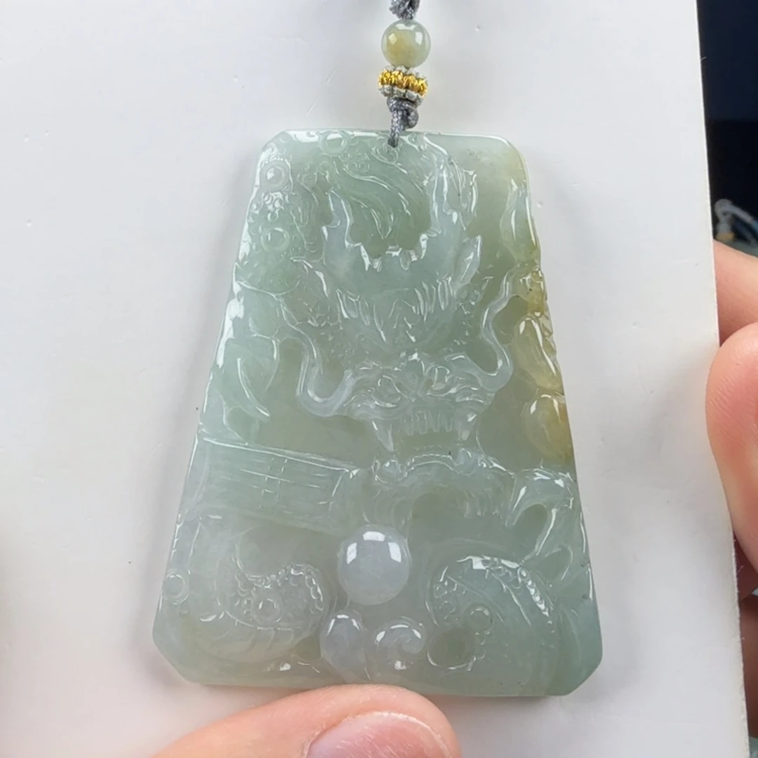 翡翠挂件未镶嵌翡翠
