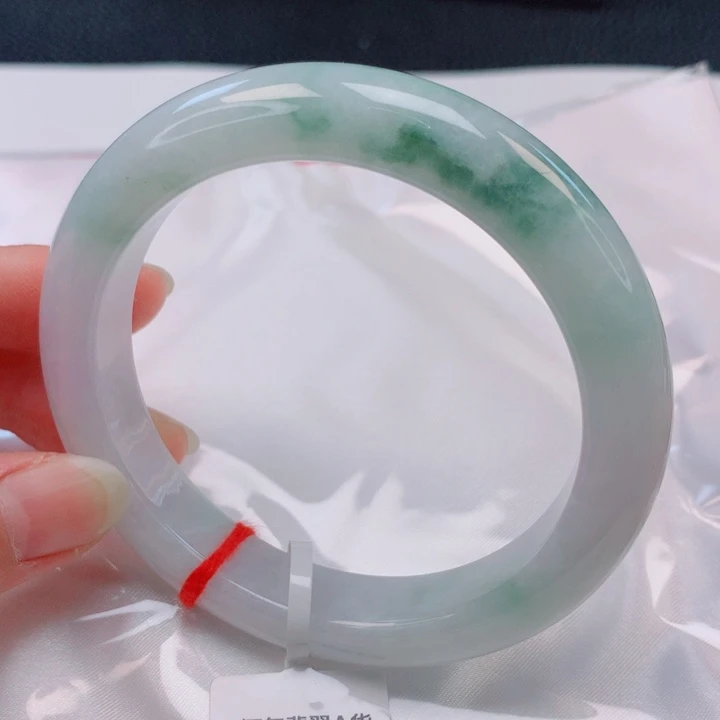 翡翠手镯未镶嵌64。65