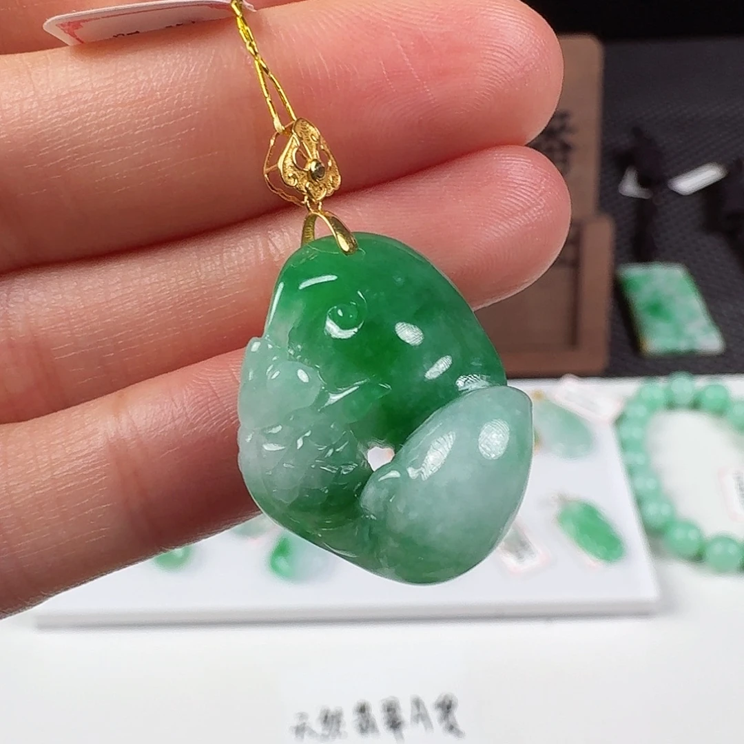 翡翠18K金镶嵌颈饰