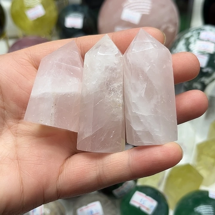 水晶珠宝半成品未镶嵌121克粉水晶柱