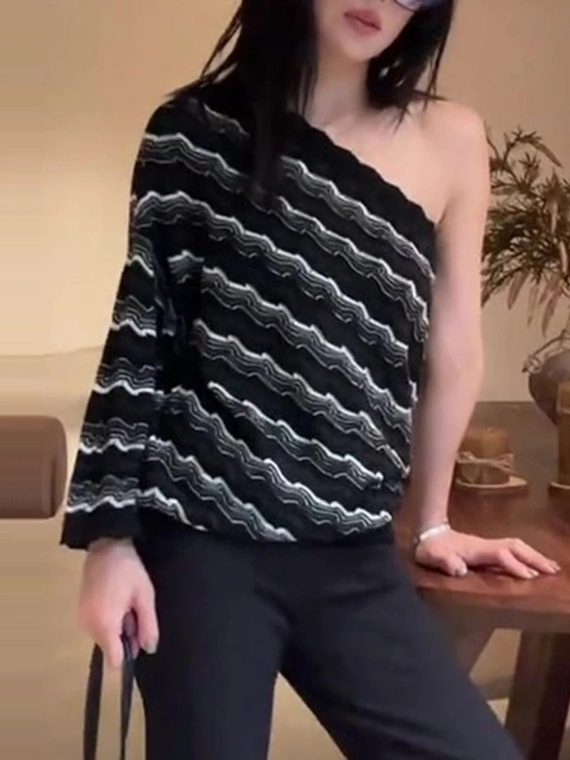 拼色条纹斜领露肩打底衫2025年秋季女装新款今年流行不对称上衣女