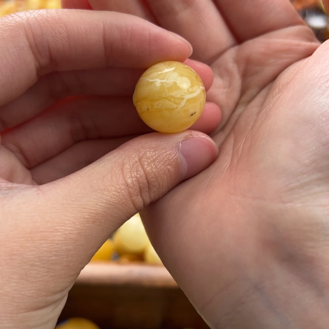 未镶嵌琥珀珠宝奇石