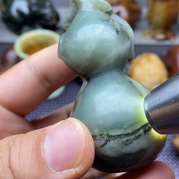 未镶嵌蛇纹石玉颈饰