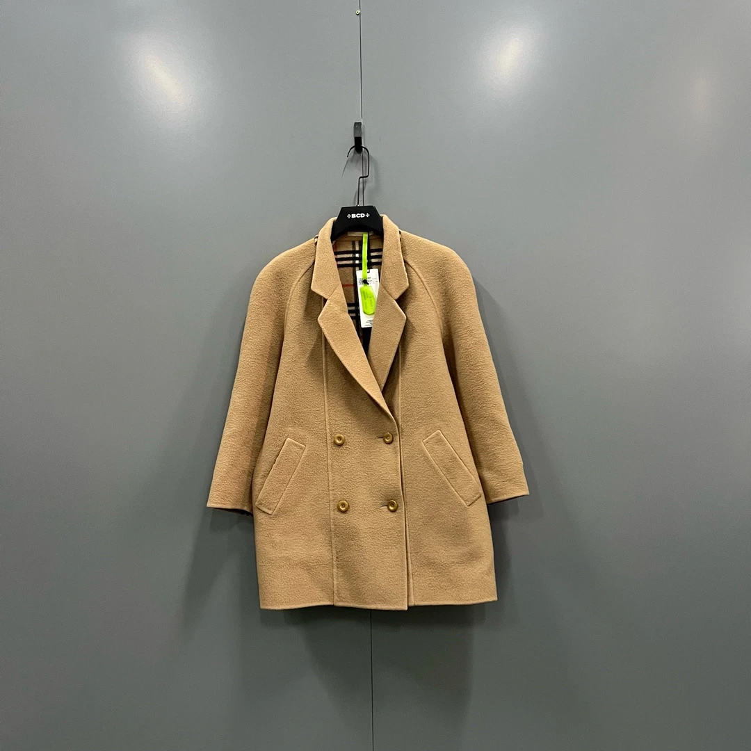 99新 BURBERRY/博柏利 xy 卡其色双排扣大衣 尺码如图 608119